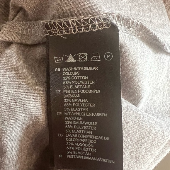 H&M basic gray woman’s medium dress. Scoop neck. cotton, polyester, elastane. - Picture 6 of 6
